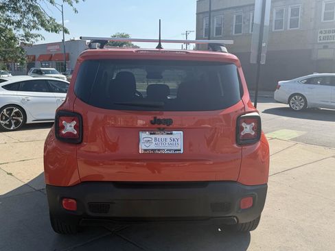 Used 2017 Jeep Renegade Altitude FWD image 6