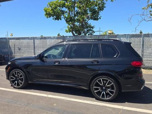 Used 2022 BMW X7 xDrive40i w/ M Sport Package AWD/4WD image 4