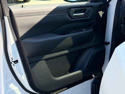 Used 2025 Nissan Armada PRO-4X w/ Pro-4X Premium Package image 12