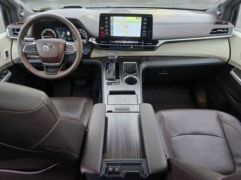 Used 2023 Toyota Sienna Platinum image 17