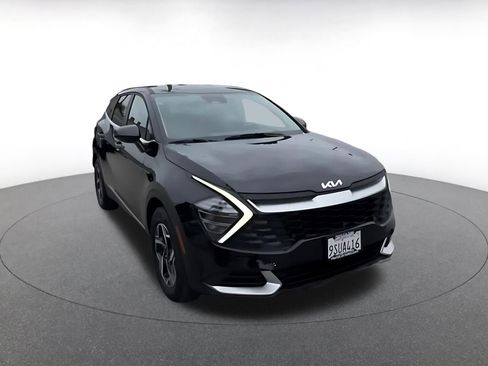 Used 2025 Kia Sportage LX image 3