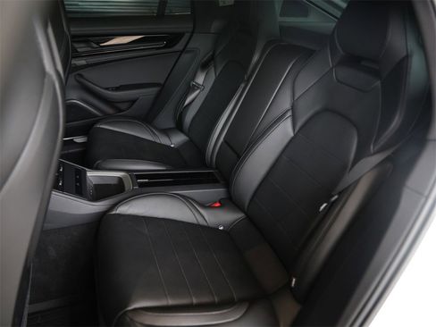 Certified 2025 Porsche Panamera 4 image 30