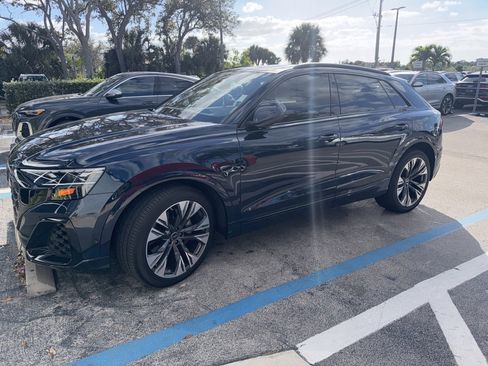 Used 2025 Audi Q8 Prestige w/ Prestige Package image 5