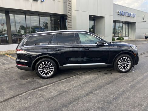 Used 2024 Lincoln Aviator Reserve AWD/4WD image 8