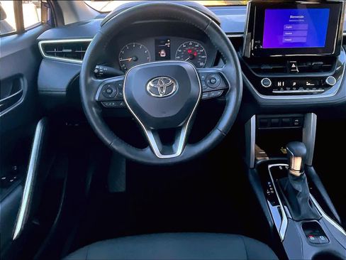 Used 2023 Toyota Corolla Cross LE image 17