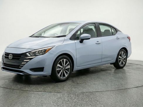Used 2025 Nissan Versa SV image 3