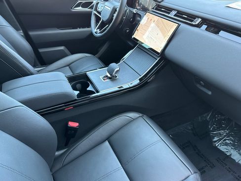 Certified 2026 Land Rover Range Rover Velar Dynamic SE AWD/4WD image 17