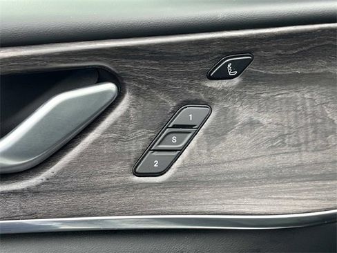 Used 2024 Jeep Grand Cherokee Overland w/ Luxury Tech Group IV image 33