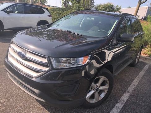 Used 2018 Ford Edge SE FWD image 2