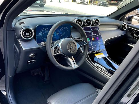 Used 2026 Mercedes-Benz GLC 300 GLC 300 image 8