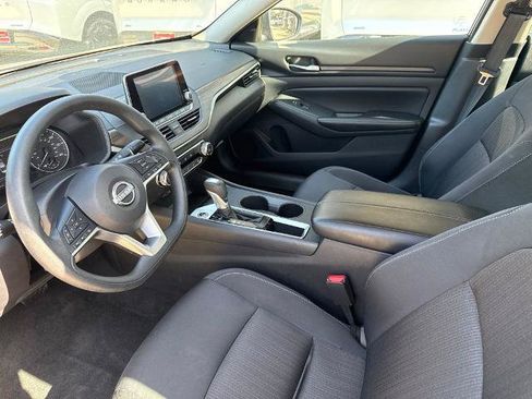 Certified 2025 Nissan Altima 2.5 SV FWD image 10