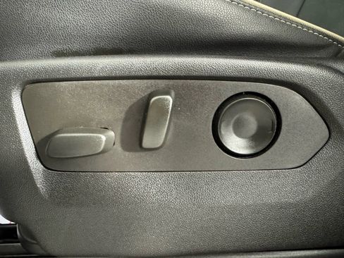 Used 2022 GMC Yukon XL SLT image 36