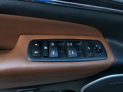 Used 2019 Jeep Grand Cherokee Summit image 11