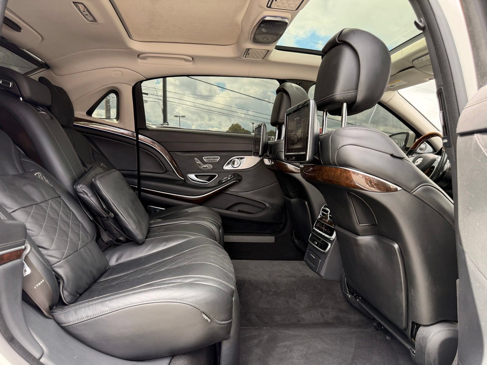 Used 2016 Mercedes-Benz Maybach S 600 image 32