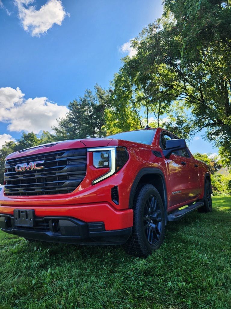 Used 2023 GMC Sierra 1500 Pro w/ Graphite Edition AWD/4WD image 4
