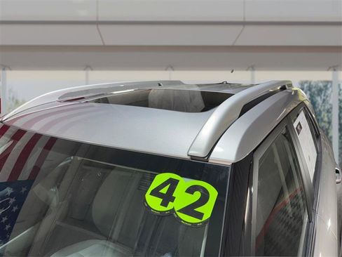 Used 2024 Hyundai Venue SEL FWD image 11