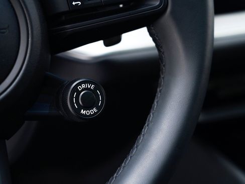 Used 2025 Porsche Cayenne S image 30