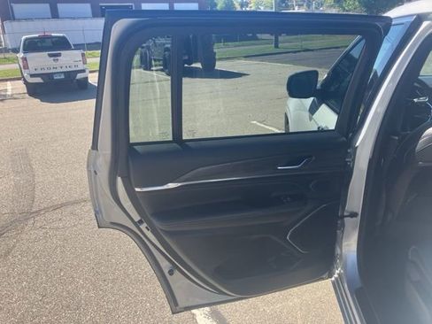 Used 2023 Jeep Grand Cherokee L Overland AWD/4WD image 15