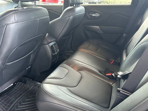 Used 2020 Jeep Cherokee Limited FWD image 38