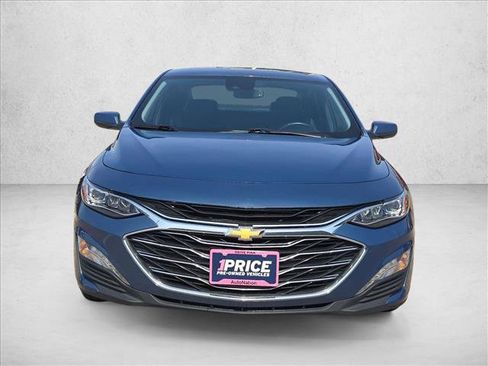 Used 2024 Chevrolet Malibu LT image 2