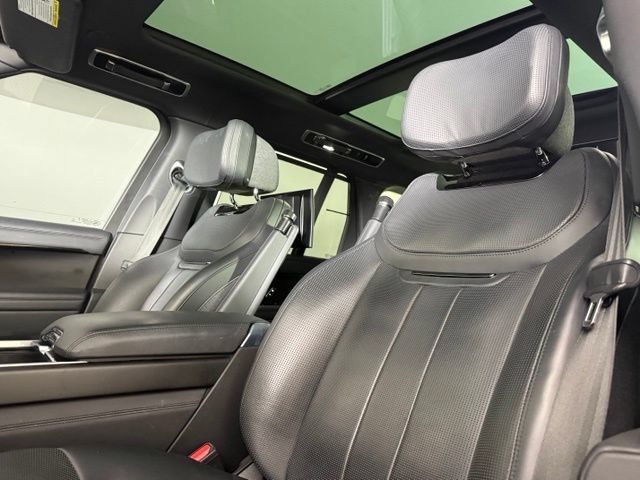 Certified 2023 Land Rover Range Rover SV AWD/4WD image 5