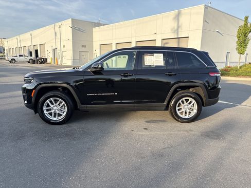Used 2024 Jeep Grand Cherokee Laredo X w/ Luxury Tech Group I AWD/4WD image 6