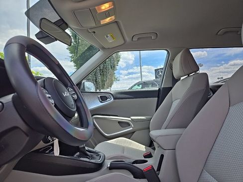Certified 2025 Kia Soul LX w/ LX Technology Package FWD image 26