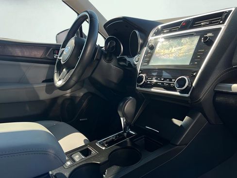 Used 2018 Subaru Outback 3.6R Limited image 34