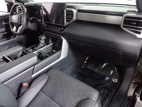 Used 2025 Toyota Tundra Limited AWD/4WD image 47