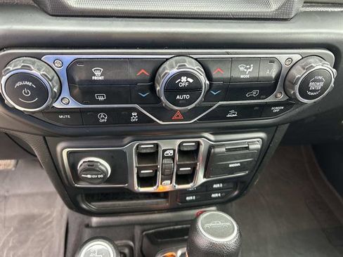 Used 2022 Jeep Gladiator Sport image 28