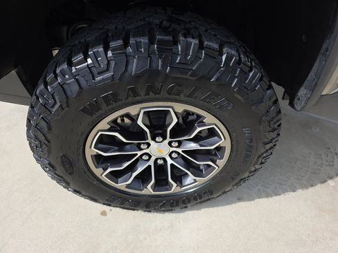 Used 2022 Chevrolet Colorado ZR2 AWD/4WD image 5