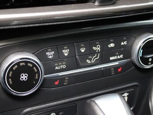 Used 2018 Ford EcoSport SE image 17