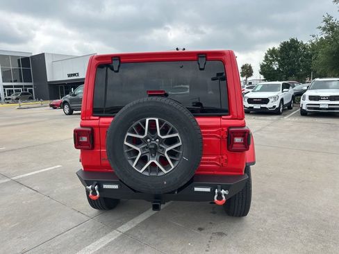 Used 2025 Jeep Wrangler Sahara AWD/4WD image 6