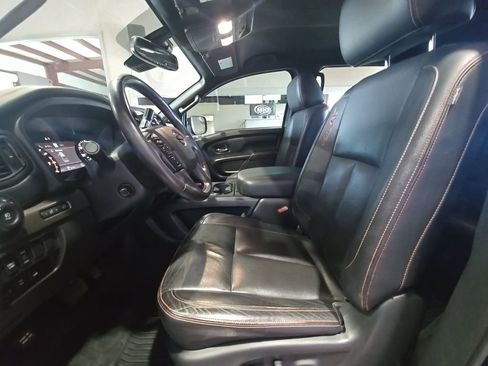 Used 2021 Nissan Titan PRO-4X w/ Pro-4x Convenience Package AWD/4WD image 3
