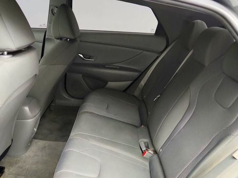 Used 2024 Hyundai Elantra SE FWD image 19