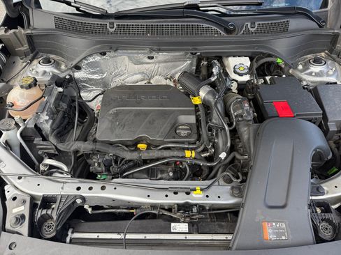 Used 2025 Chevrolet Trax LT FWD image 20