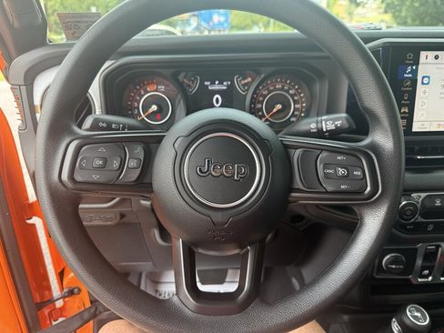 Used 2025 Jeep Wrangler Sport AWD/4WD image 18