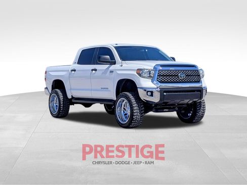 Used 2018 Toyota Tundra SR5 AWD/4WD image 4