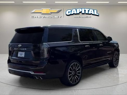 Used 2025 Chevrolet Suburban High Country AWD/4WD image 6