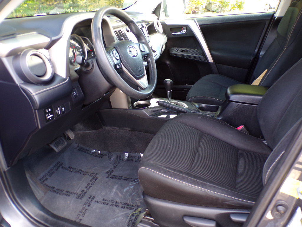 Used 2015 Toyota RAV4 XLE w/ Four Season Floor Mat Package AWD/4WD image 15