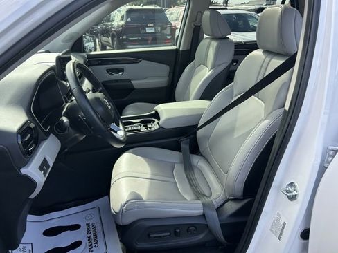 Used 2023 Honda Pilot Touring image 14