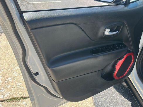 Used 2023 Jeep Renegade Trailhawk AWD/4WD image 19