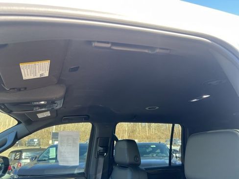 Used 2022 Chevrolet Suburban LT image 15