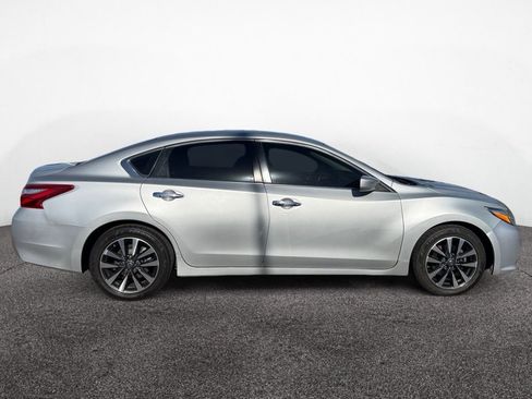 Used 2017 Nissan Altima 2.5 SV FWD image 6