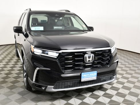 Certified 2023 Honda Pilot Touring image 3