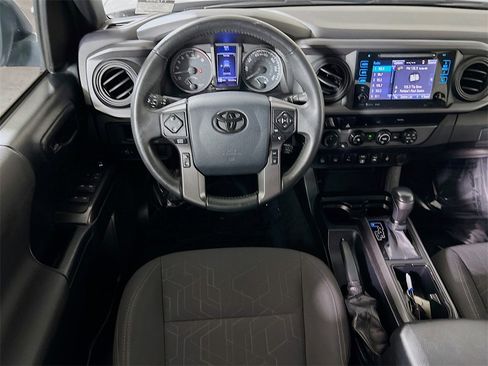 Used 2018 Toyota Tacoma TRD Off-Road image 20