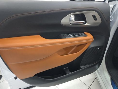 New 2026 Chrysler Pacifica Pinnacle w/ Trailer Tow Group image 12