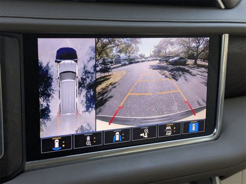 Used 2021 GMC Yukon Denali w/ Denali Premium Package image 22