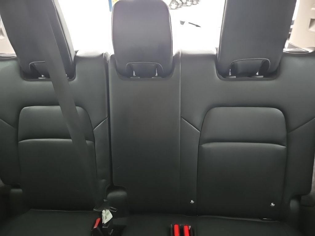 Used 2025 Nissan Pathfinder SL AWD/4WD image 26