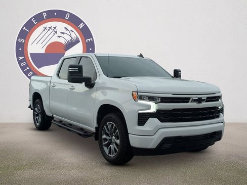 Used 2025 Chevrolet Silverado 1500 RST w/ Max Trailering Package AWD/4WD image 2